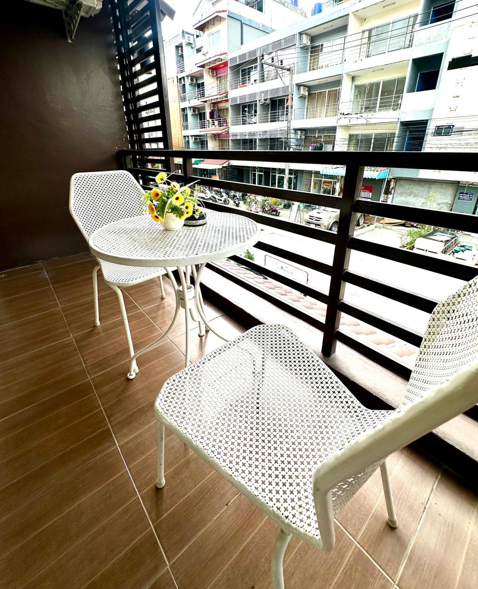 Thai Classic House Patong Exterior foto