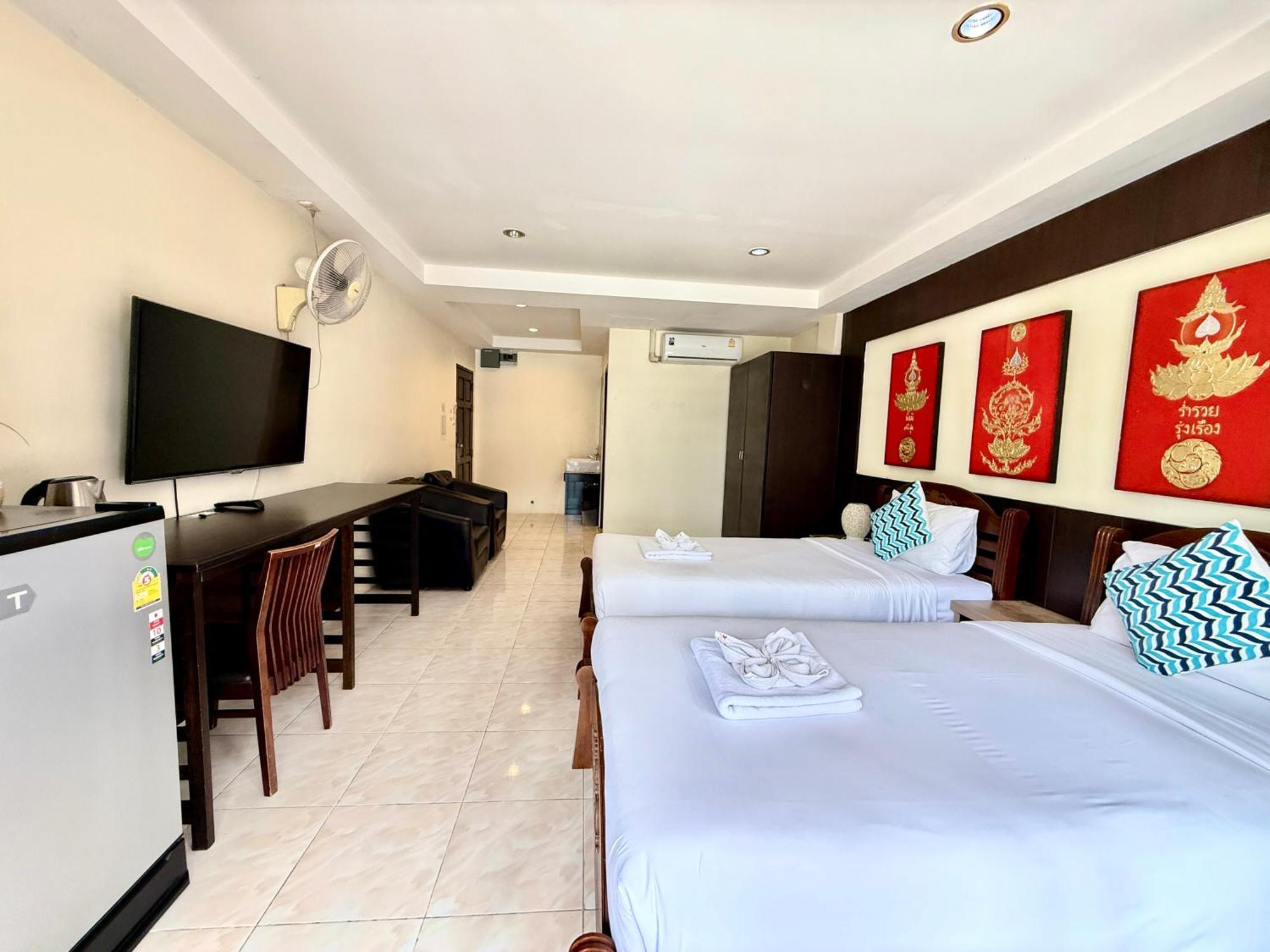 Thai Classic House Patong Exterior foto