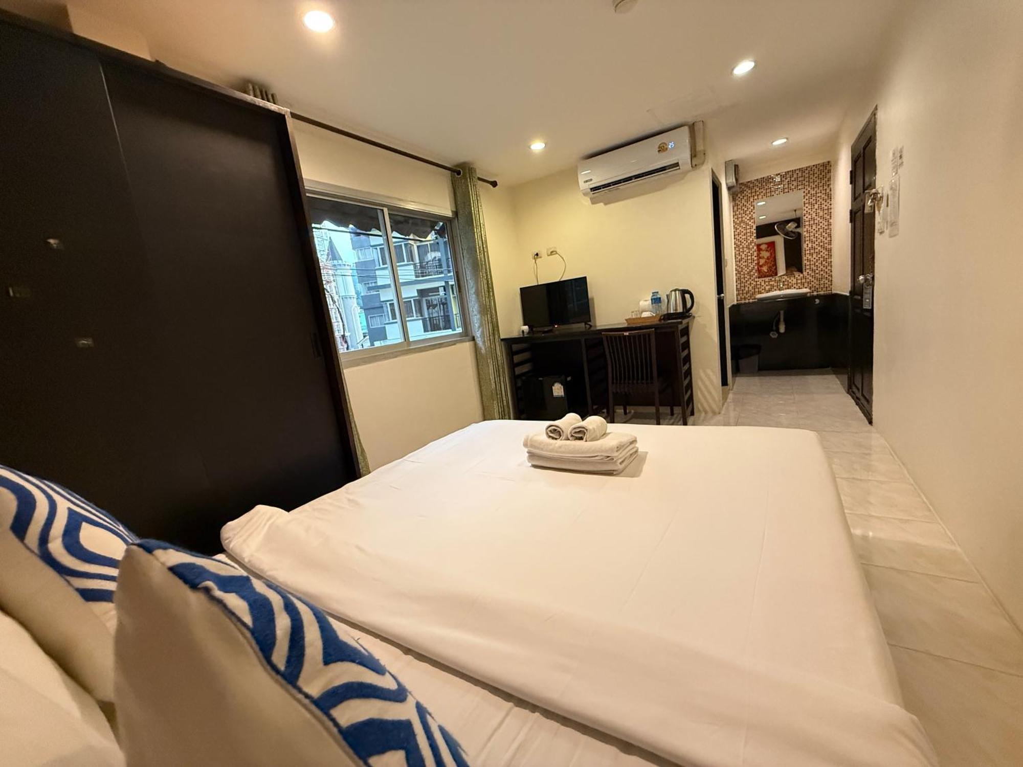 Thai Classic House Patong Exterior foto